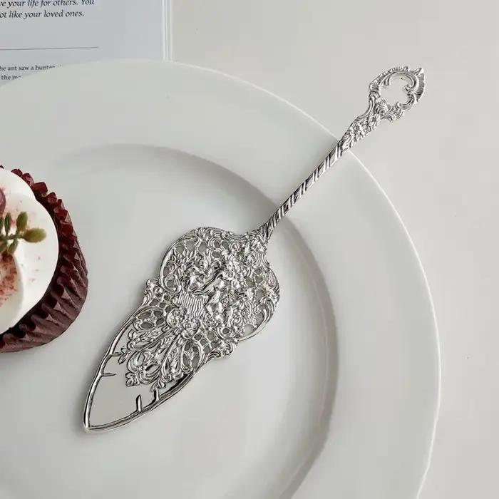 Couteau à gâteau ajouré sculpté, spatule à gâteau classique plaquée argent, couteau à pain baroque, 