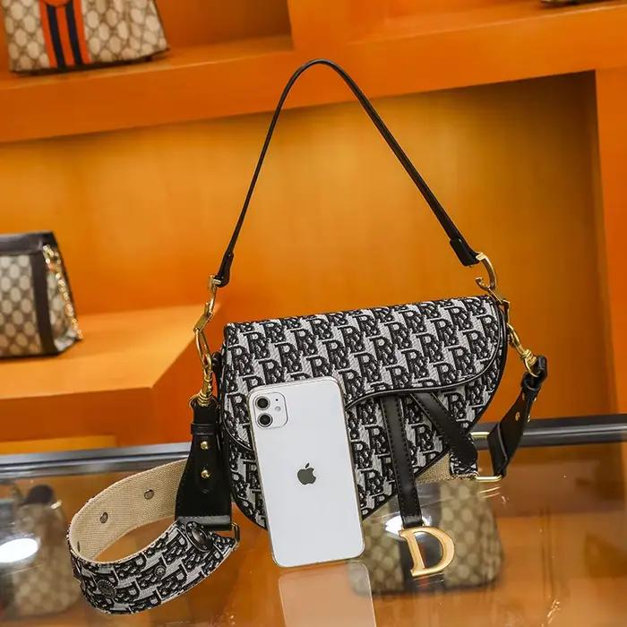 Nouveau Sac Bandoulière Femme 2026 – Sacoche Sous le Bras Tendance Premium Brodé avec Large Sangle É