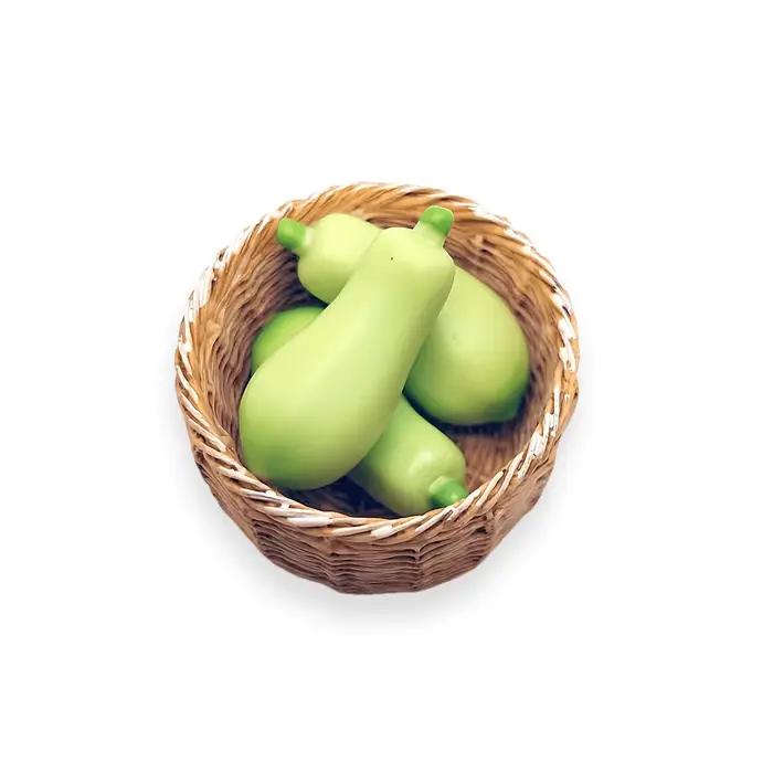 Lot de 8 miniatures de piments et melons pour maison de poupée avec panier : modèles miniatures de nourriture de ferme simulée à l'échelle 1/6 et 1/12