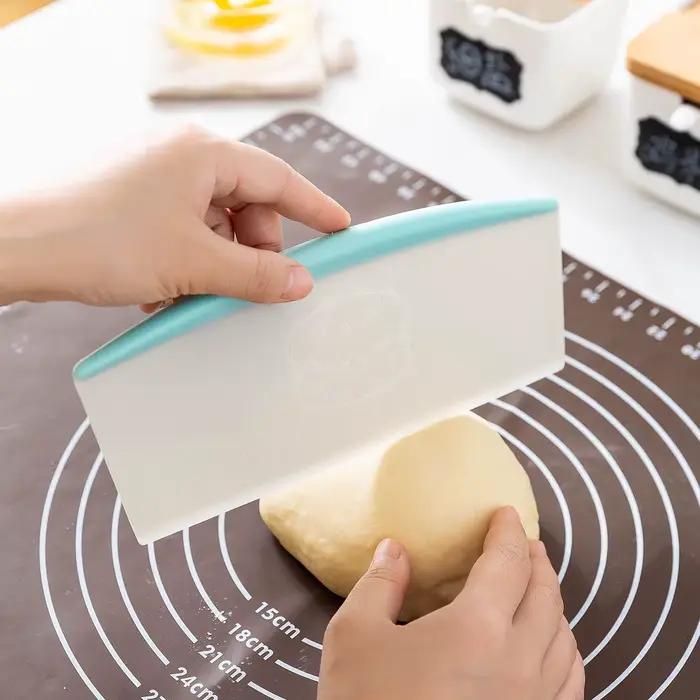 Coupe-pâte en plastique 9 pouces