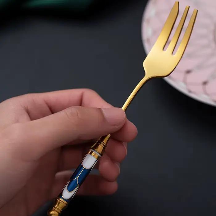 Fourchette à gâteau dorée en acier inoxydable vintage avec manche en céramique pour desserts et fruits occasions spéciales