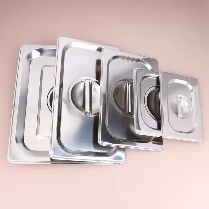 Couvercles à encoches en acier inoxydable avec poignée et verrouillage pour bacs alimentaires 1/9