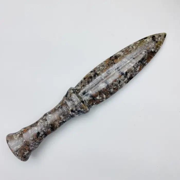 Couteau mystique unique en pierre Yooperlite
