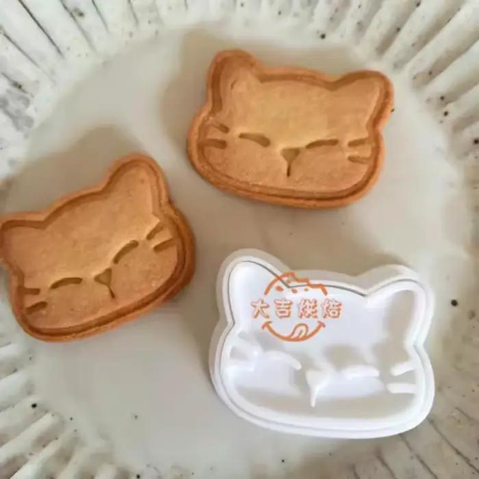 Dessin animé mignon chat emporte-pièce 3D animaux biscuits Fondant moule gâteau décoration loutre de mer cuisine bricolage moules de cuisson