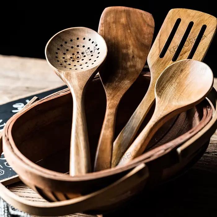 Cuillères en bois pour la cuisine