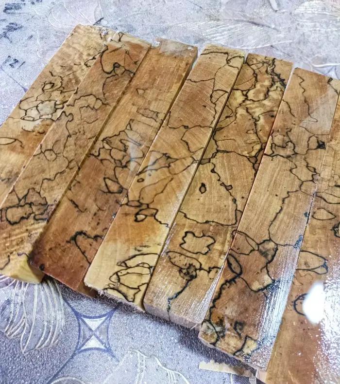 Couteau en bois d'érable à motifs 12.5x2x2cm