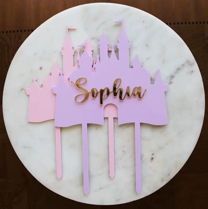 Décorations de gâteaux personnalisées en acrylique |   Décorations de gâteau personnalisées en forme de château de princesse |   Inserts en acrylique pour gâteaux |   Plusieurs options de couleurs