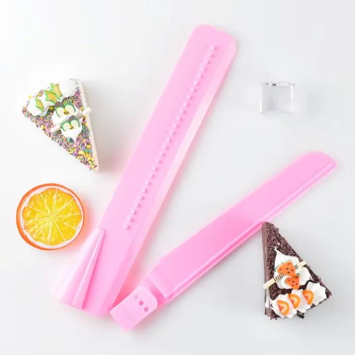 Spatules à gâteau réglables