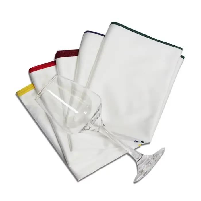 Chiffon de nettoyage pour essuyer les verres à vin rouge