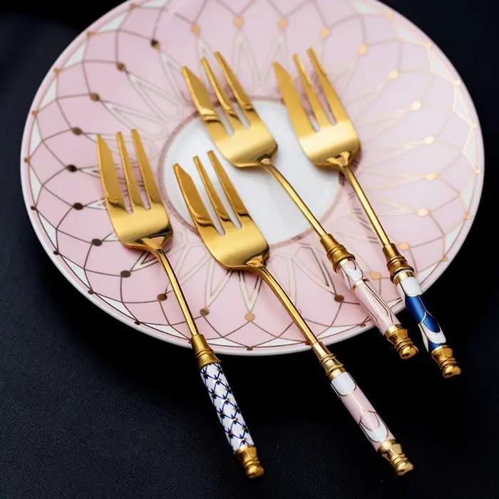 Fourchette à gâteau dorée en acier inoxydable vintage avec manche en céramique pour desserts et fruits occasions spéciales