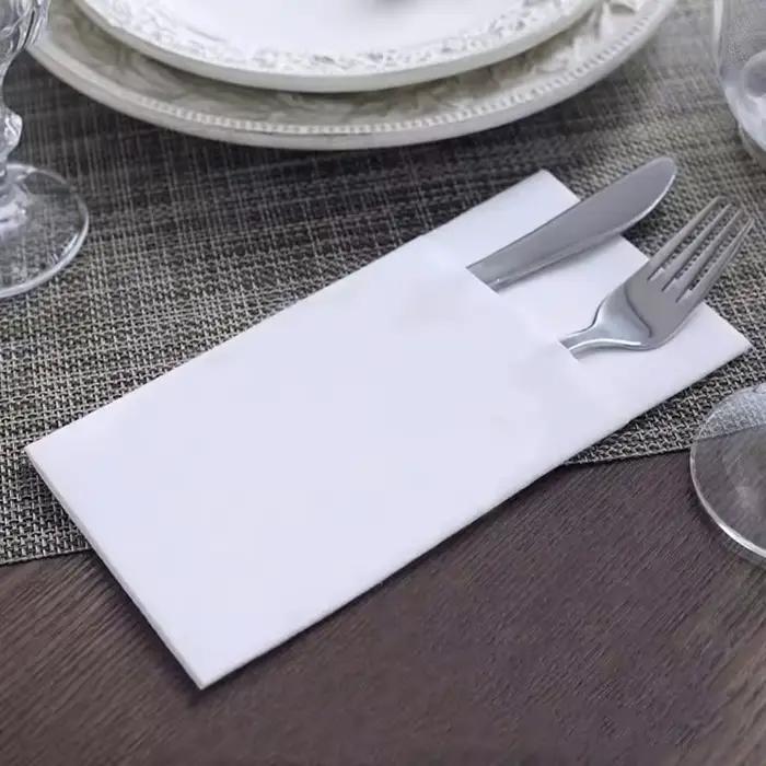 25/50/100PCS Serviettes en papier blanches jetables pour couteaux et fourchettes avec pochette intégrée pour couverts