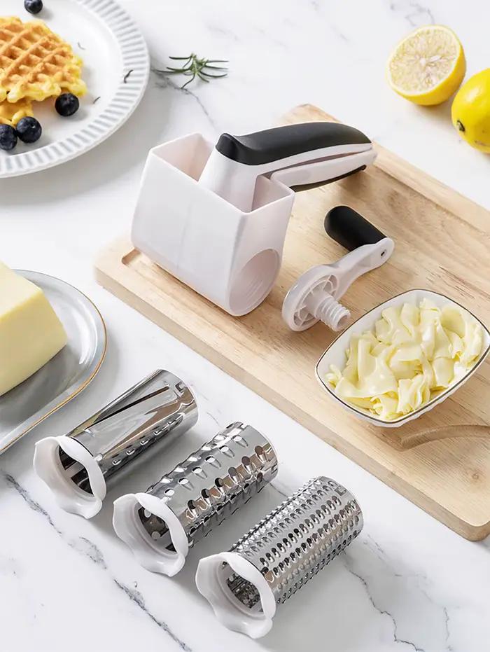 Râpe à fromage rotative classique – Râpe à main – Peut être utilisée pour le fromage dur, le chocolat et plus encore – Avec poignée et tambour confortables