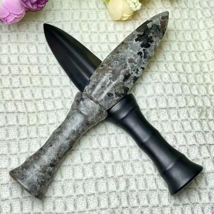 Couteau mystique unique en pierre Yooperlite