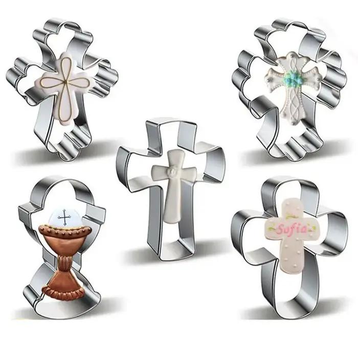Emporte-pièce en métal avec croix de pâques
