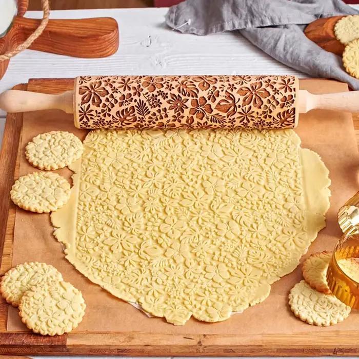 Arjmide 35X4.5CM fleur feuille fraise en profondeur gravé en bois biscuits en relief rouleau à pâtisserie pour la cuisson moule 3D
