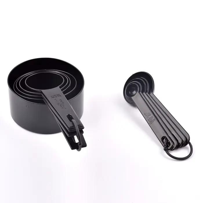 Ensemble d'outils de cuisine ménagers