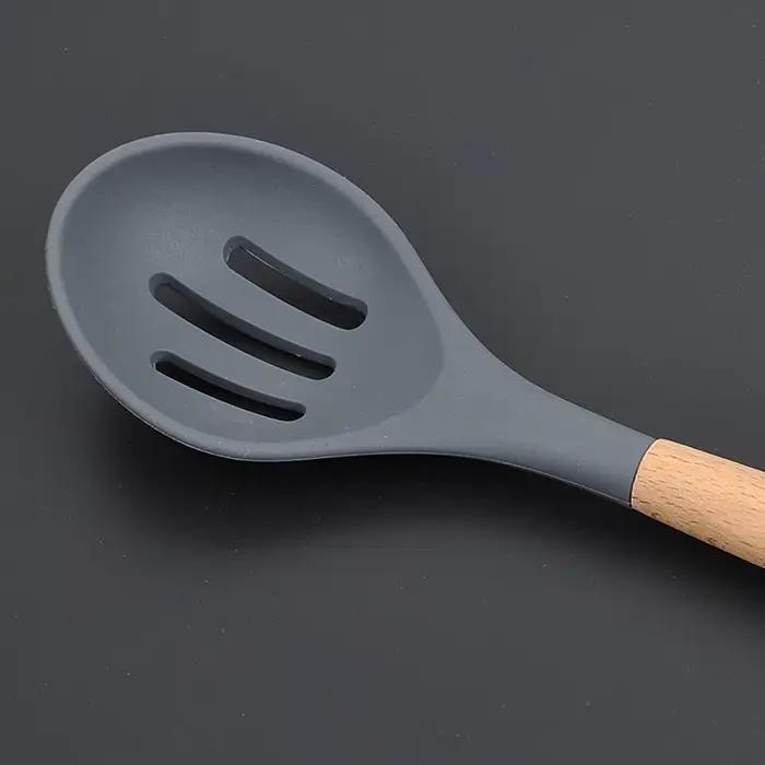 Ensemble d'ustensiles en silicone avec manche en bois pour cuisine et pâtisserie, résistants, respectueux de l'environnement et adaptés pour tous les types d'aliments et de préparation