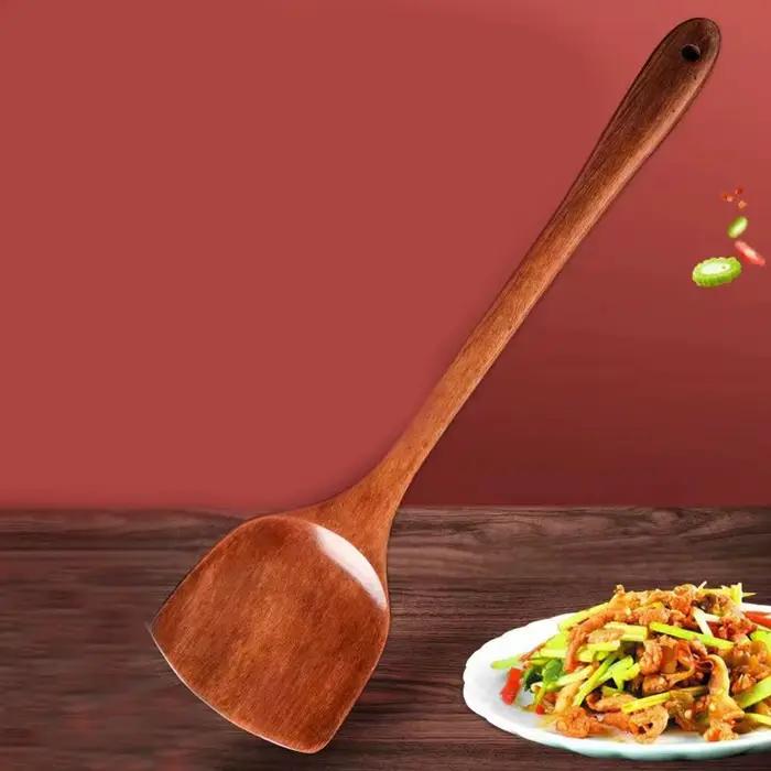 Spatule en bois pour la maison