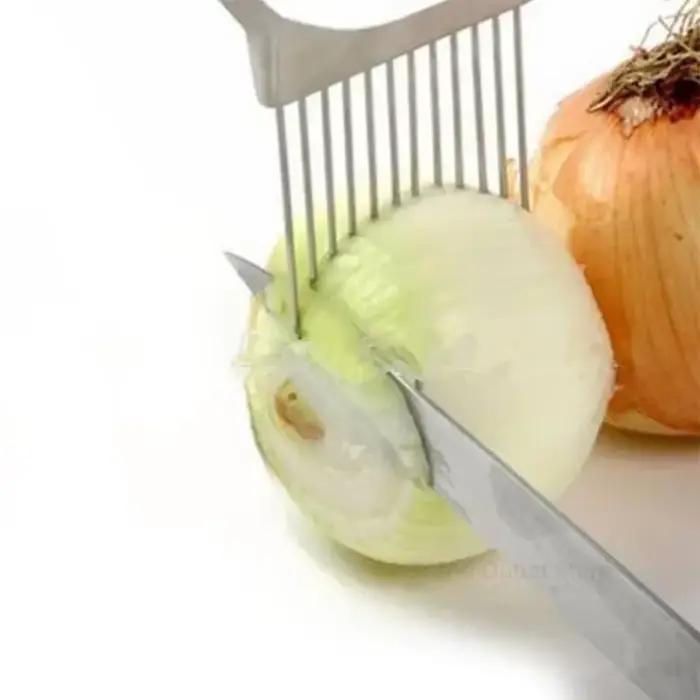 Trancheuse d'oignons sans effort avec ce 1 pièce, trancheuse d'oignon colorée, porte-oignon en acier inoxydable pour pommes de terre