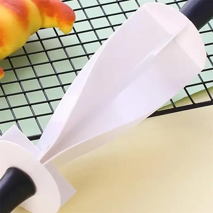 Coupe-pâte en plastique rapide et facile à rouler avec poignée