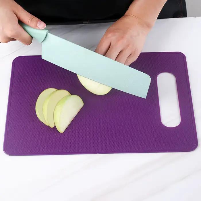Planche à découper couleur bonbon en PP