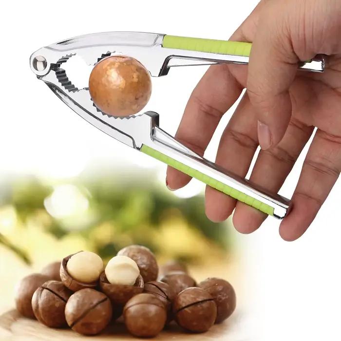 Pince à noix multifonctionnelle en acier inoxydable pour noix de pin noix de pécan et noisettes occasionnels usages conviviaux à offrir