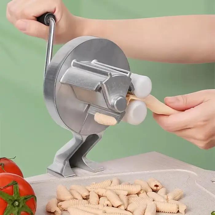 La machine à fabriquer des Cavatelli fabrique des pâtes Gnocchi authentiques pour une cuisine italienne faite maison