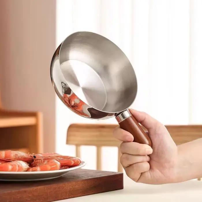 Casserole à lait en acier inoxydable avec poignée en bois, casserole de cuisson compacte, adaptée pour faire frire des œufs et réchauffer le lait. Fabriqué en acier inoxydable