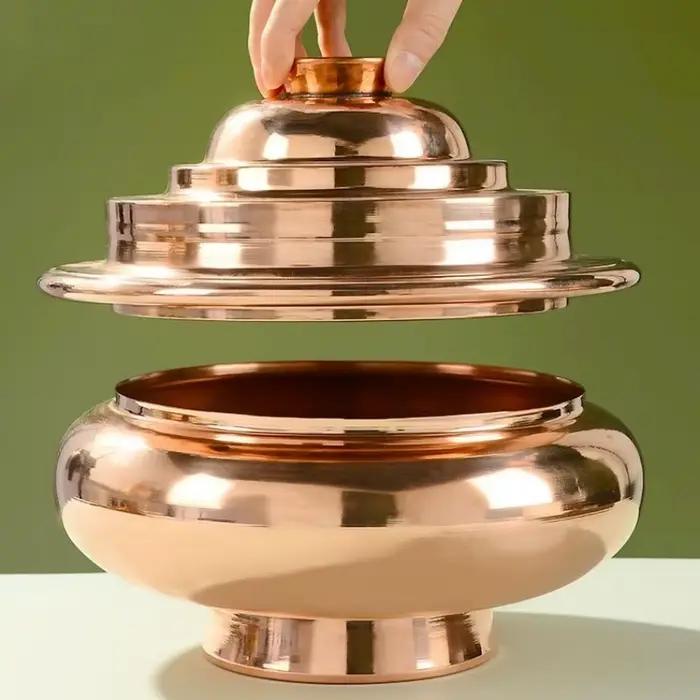 Boîte de riz de stockage bouddhiste artisanales en cuivre rouge pour votre bien-être spirituel et votre décoration d'intérieur occasions spéciales et cadeaux de luxe