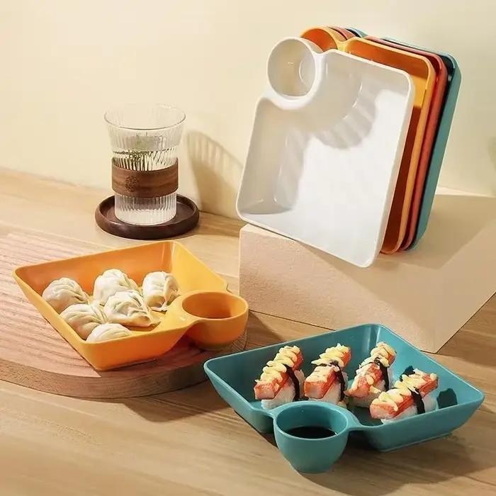 Chips et assiettes à tremper