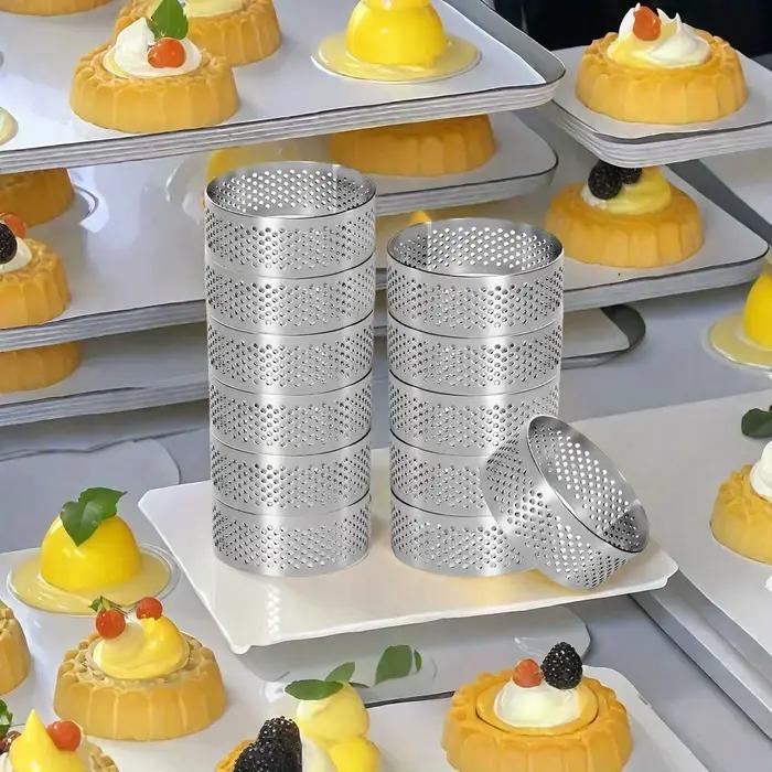 Ensemble de 12 Cercles à Tarte Ronds en Acier Inoxydable - Moules Perforés pour Mousses et Desserts, Emporte-pièces, Moules à Tarte aux Fruits