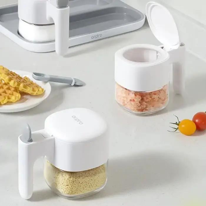 Récipient à épices ouvert scellé