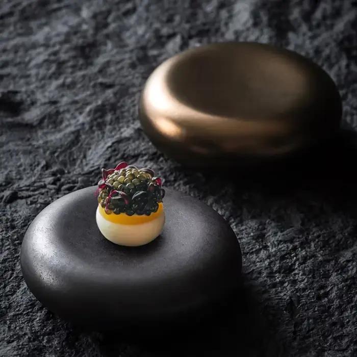Assiette à collation pré-dîner de style français avec un sens élevé de la nourriture occidentale, petites assiettes exquises et assiettes à dessert créatives