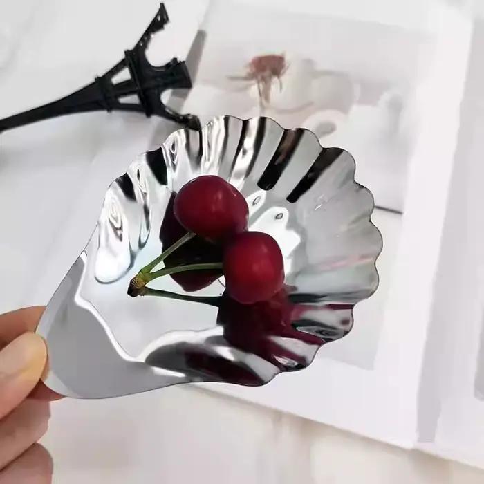 Assiette en acier inoxydable en forme de coquille