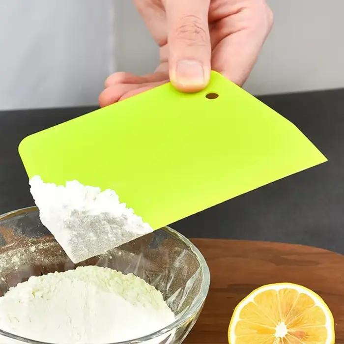 Coupe-pâte grattoir cuisson pâtisserie bricolage banc bol en plastique