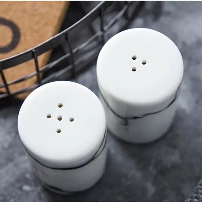 Pot à épices en céramique