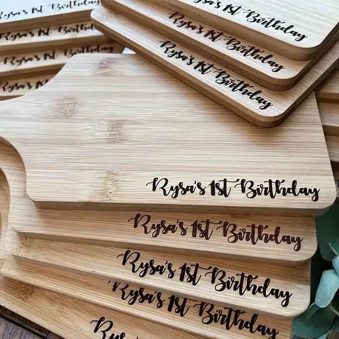 Mini Planche à Charcuterie Personnalisée en Bambou pour Mariage, Anniversaire et Autres Célébrations Élégantes et Décoration de Cuisine