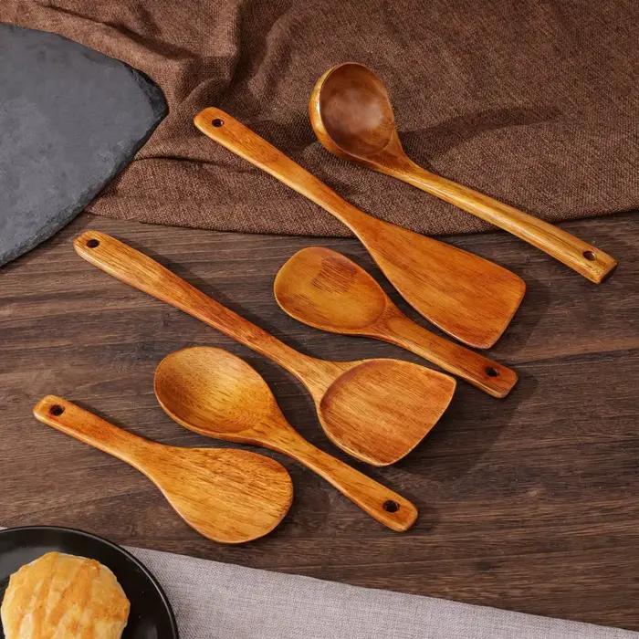 Ensemble d'ustensiles de cuisine : spatule de cuisson