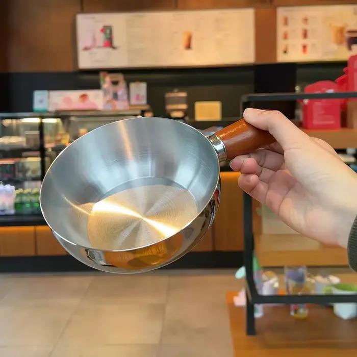 Casserole à lait en acier inoxydable avec poignée en bois, casserole de cuisson compacte, adaptée pour faire frire des œufs et réchauffer le lait. Fabriqué en acier inoxydable