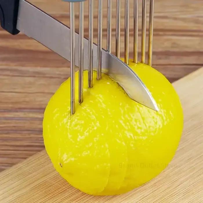 Trancheuse d'oignons sans effort avec ce 1 pièce, trancheuse d'oignon colorée, porte-oignon en acier inoxydable pour pommes de terre