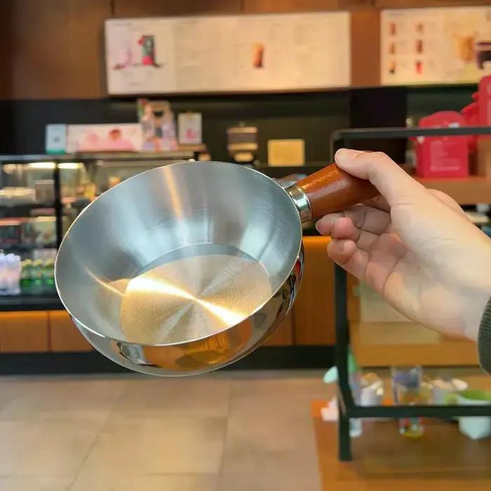 Marmite à lait en acier inoxydable avec manche en bois pour cuire des œufs et chauffer du lait, modèle compact, durable et facile à entretenir pour la cuisine et les occasions spéciales