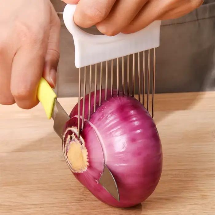 Trancheuse d'oignons sans effort avec ce 1 pièce, trancheuse d'oignon colorée, porte-oignon en acier inoxydable pour pommes de terre