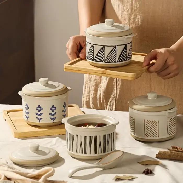 Marmite à ragoût en céramique sur l'eau, ménage avec plateau, cuillère, pot de nourriture rétro simple, vaisselle en céramique pour soupe