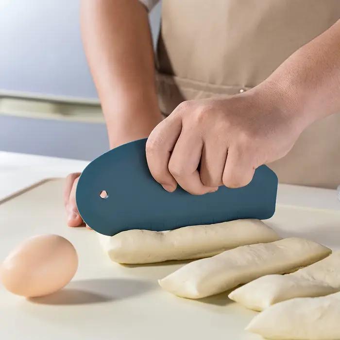 Grattoir à pâte coupe-pâte grattoir de banc grattoirs à pâte grattoirs alimentaires polyvalents pour pâte, gâteau, pain