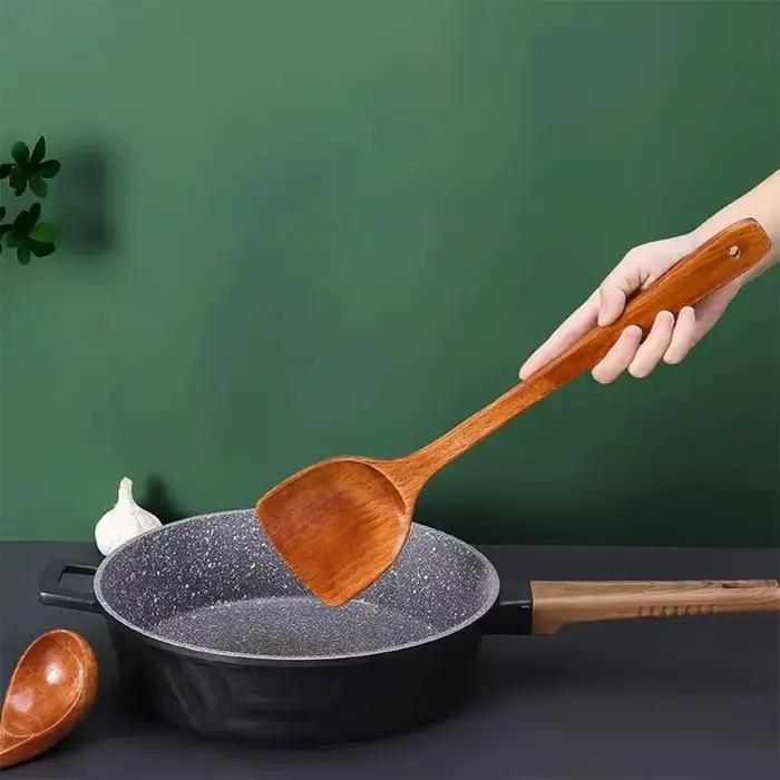 Spatule domestique en bois