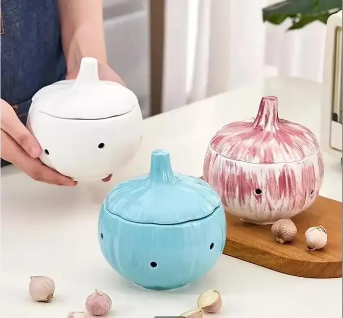 Pot en céramique creux en forme d'oignon