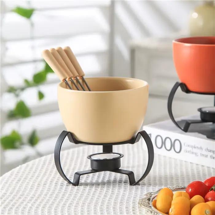 Ensemble de pot à fondue au chocolat avec fourchettes