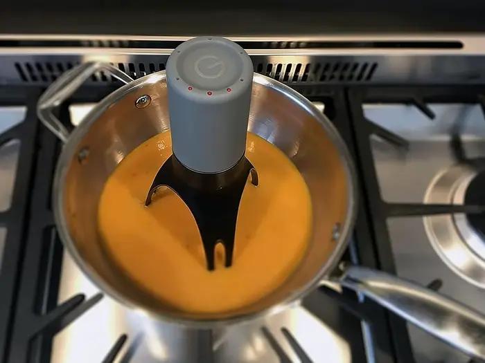 Agitateur automatique pour poêle Uutensil