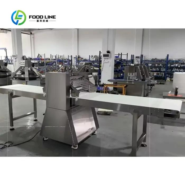 Laminoir à pâte électrique personnalisé entièrement automatique pour transformation alimentaire, boulangerie, snackerie, capacité de roulement 12kg, plage d'épaisseur 1-48mm, acier inoxydable, contrôle PLC