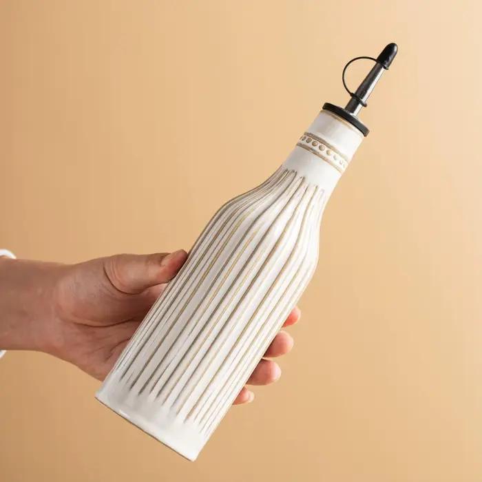 Bouteille d'huile et de vinaigre en céramique blanche à rayures simples et élégantes, style japonais moderne, ronde, pour huile d'olive et sauce soja